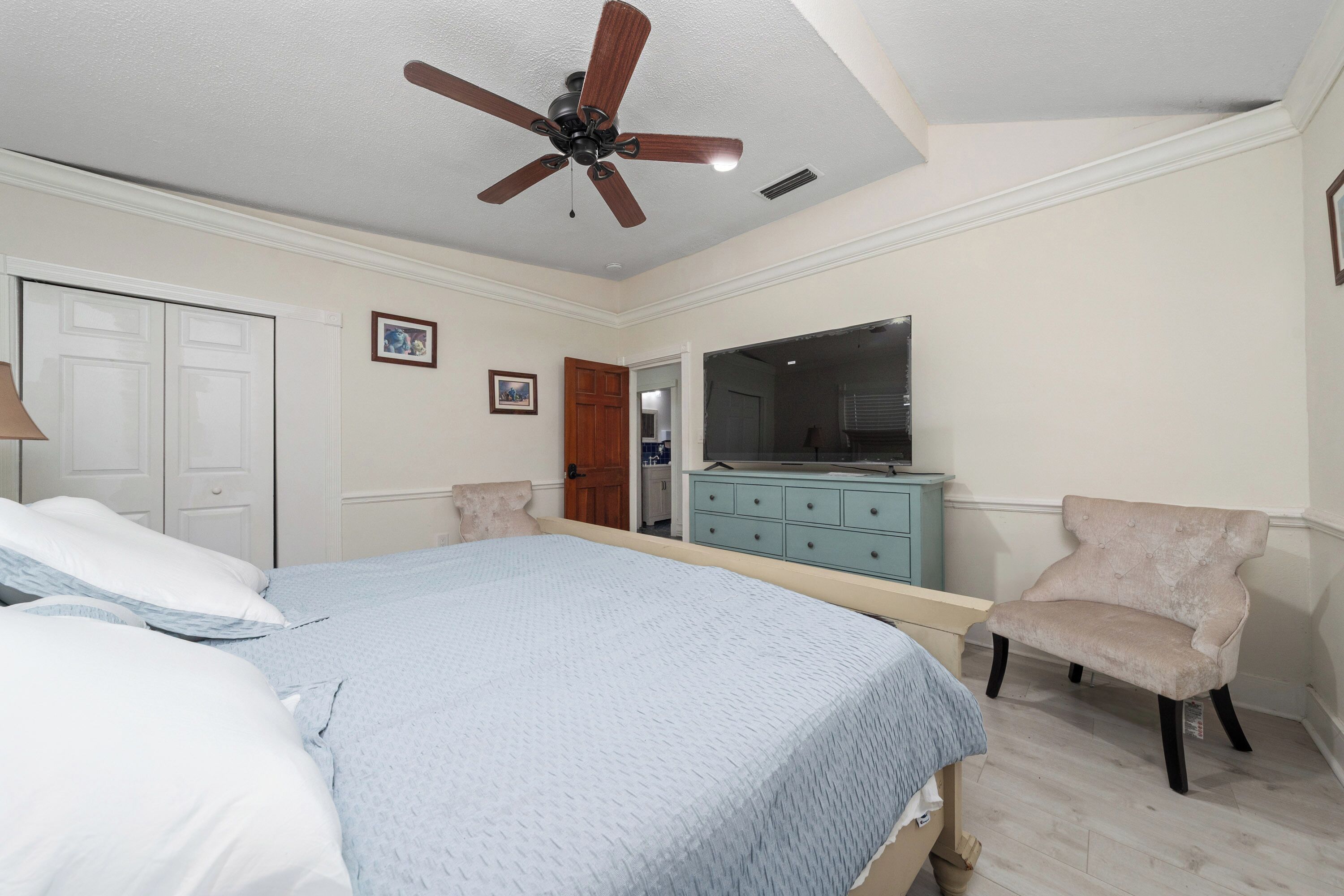 2 bedrooms, iron/ironing board, Internet, bed sheets