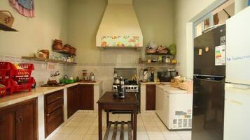 Dormitorio compartido, varias camas | Cocina privada