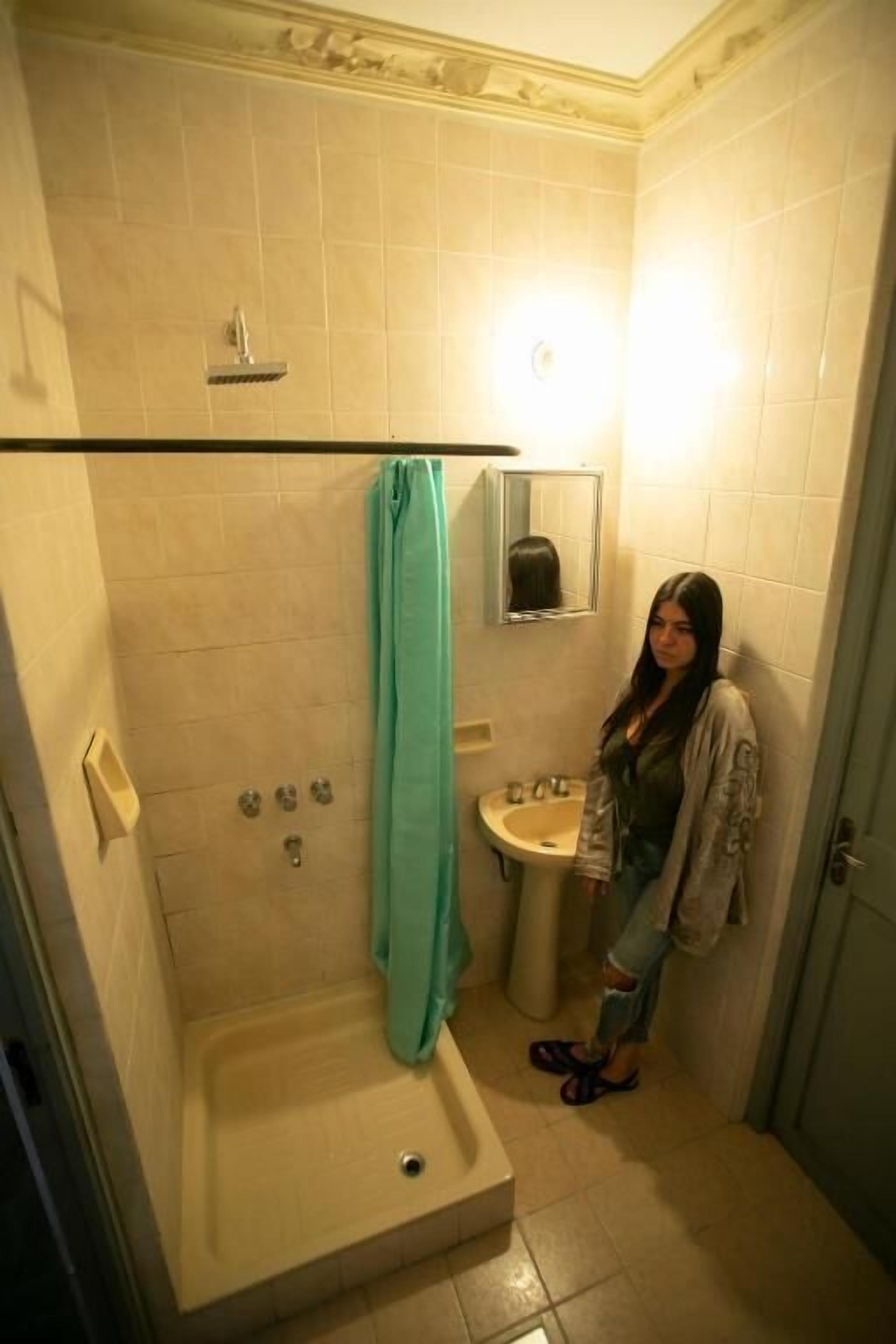 ห้องพักรวม, ชั้นล่าง | ห้องน้ำ