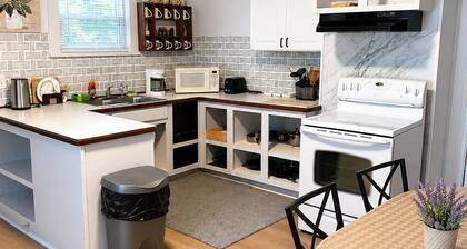 6BR Group Home • Sleeps 15 • Large Parking • Hall of Fame Area
