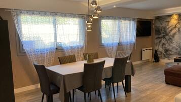 Apartment | Dining