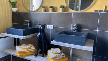 Apartment | Bathroom