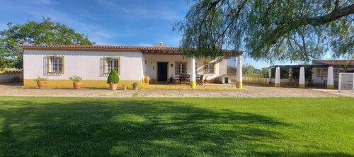 Montinho do Palanque – Tranquil Countryside Retreat with Pool & Hot Tub
