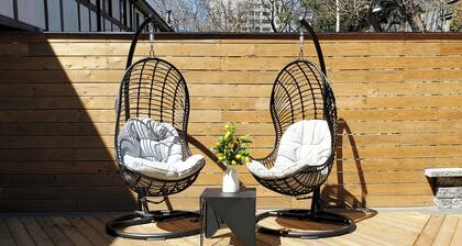 Renovated Guest Suite Near The Lake & High Park!