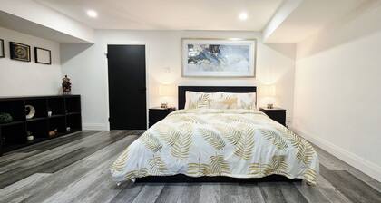 Renovated Guest Suite Near The Lake & High Park!
