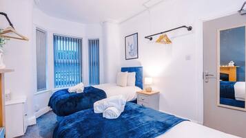 3 bedrooms, iron/ironing board, WiFi, bed sheets