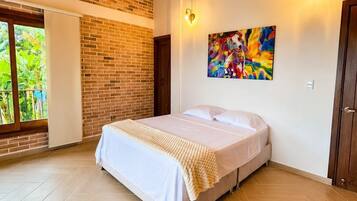 5 bedrooms, WiFi, bed sheets, wheelchair access