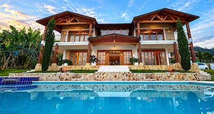 Villa Diana Calima, heated hot tub, lake view