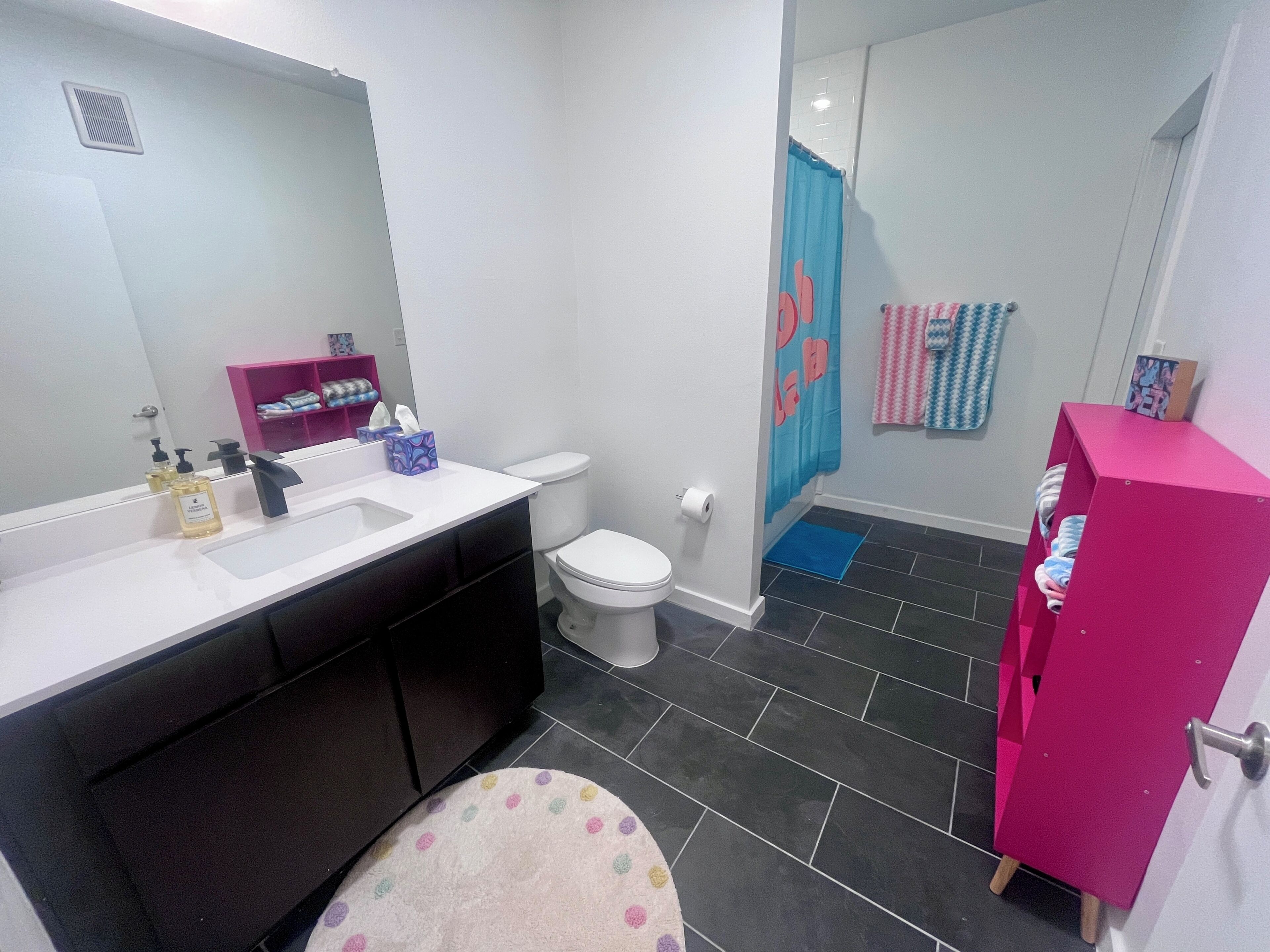 Condo, non-fumeur, animaux de compagnie acceptés | Salle de bain
