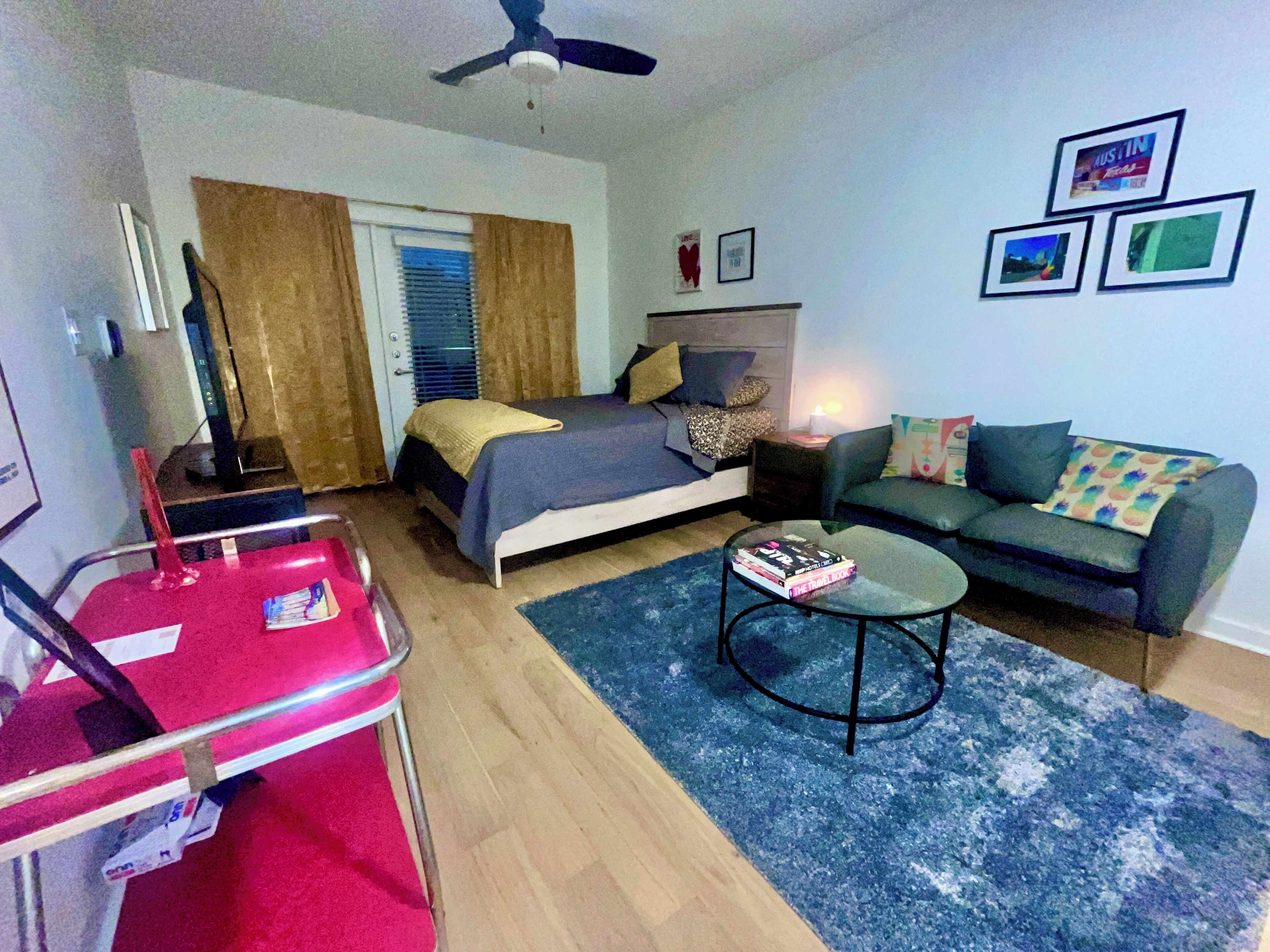 Condo, non-fumeur, animaux de compagnie acceptés | Fer et planche à repasser, accès au Wi-Fi (inclus)