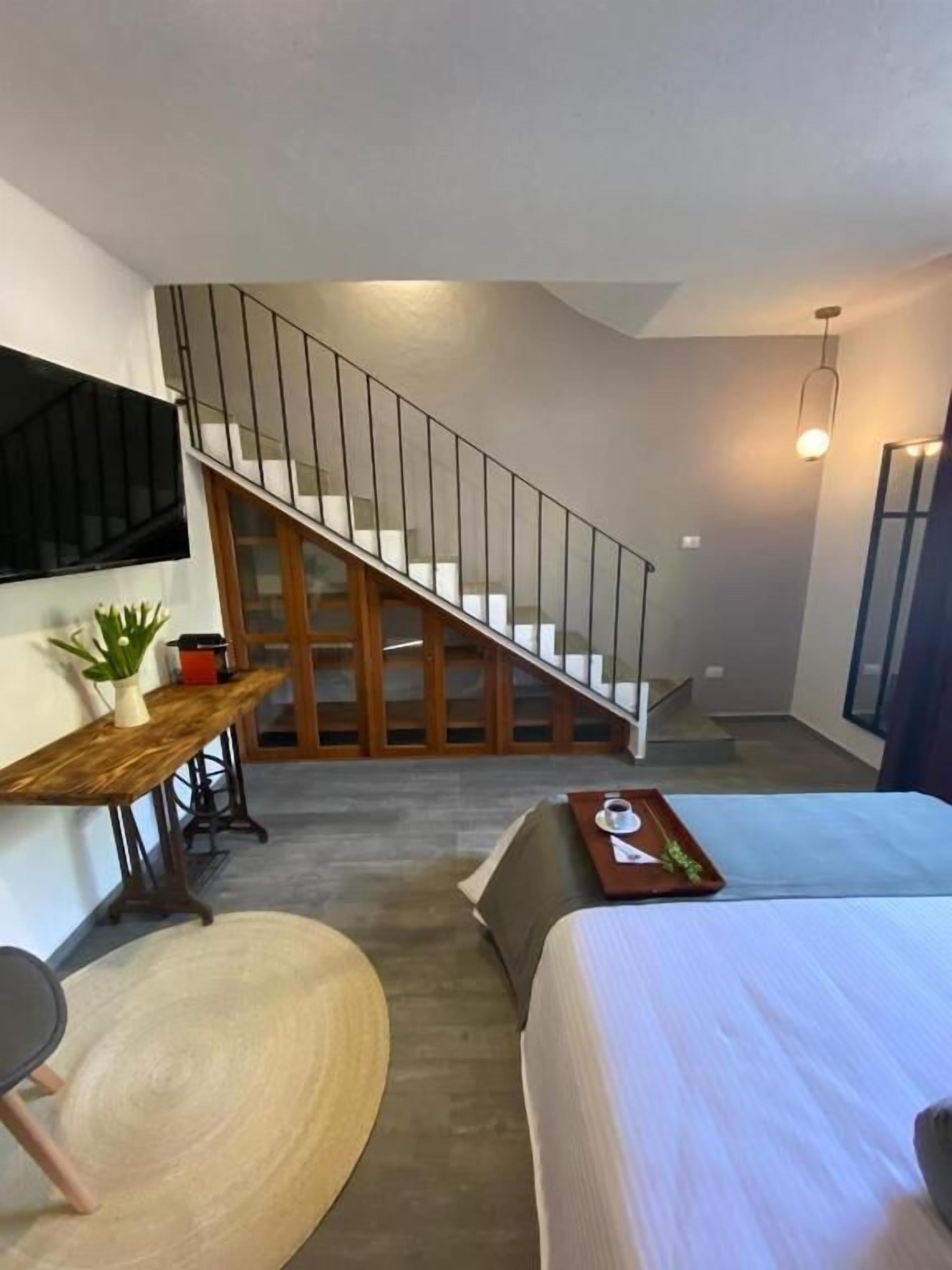 Quarto superior | Cofres nos quartos, ferros/tábuas de passar roupa, Wi-Fi de cortesia