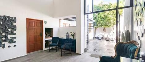 Comfort Studio, City View | Interior