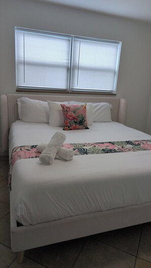 3 habitaciones, tabla de planchar con plancha, wifi y ropa de cama 