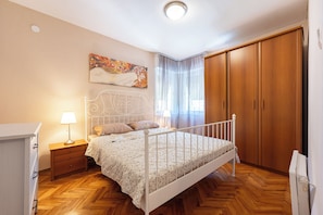2 bedrooms, free WiFi, bed sheets - Urban 2BDR Apartment in Heart of Tivat (Tivat)
