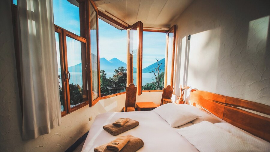 Lush Atitlán