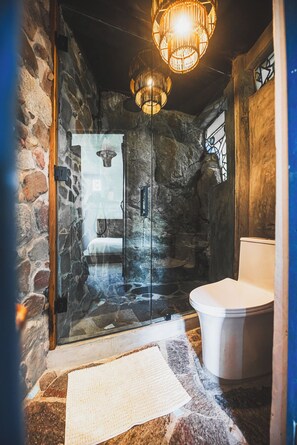 Deluxe-Suite, Balkon, Seeblick | Badezimmer