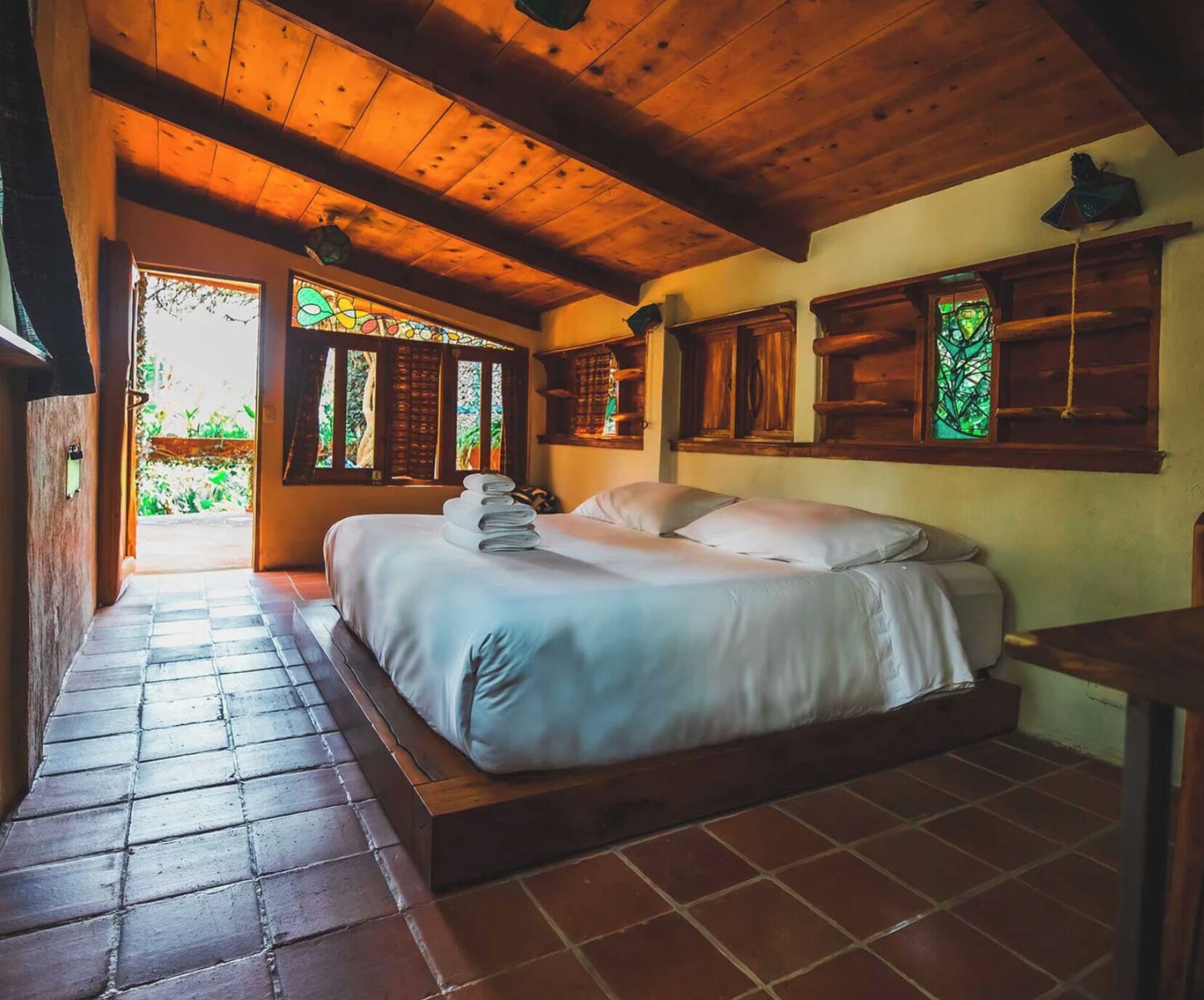 Basic-Doppelzimmer, Terrasse, Blick auf den Innenhof | Verdunkelungsvorhänge, kostenloses WLAN