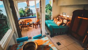 Deluxe-Suite, Balkon, Seeblick | Wohnbereich