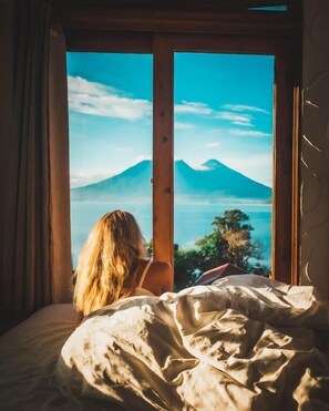 Superior-Suite, Balkon, Seeblick | Verdunkelungsvorhänge, kostenloses WLAN