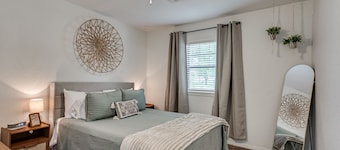 Brass & Bloom Retreat is a calm, cozy stay in a quiet neighborhood.
