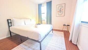 Desk, iron/ironing board, Internet, bed sheets