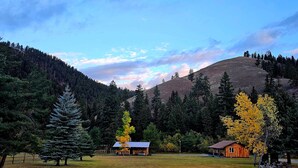 Exterior - BroadAxe Lodge and 3 Cabins (Ravalli County)
