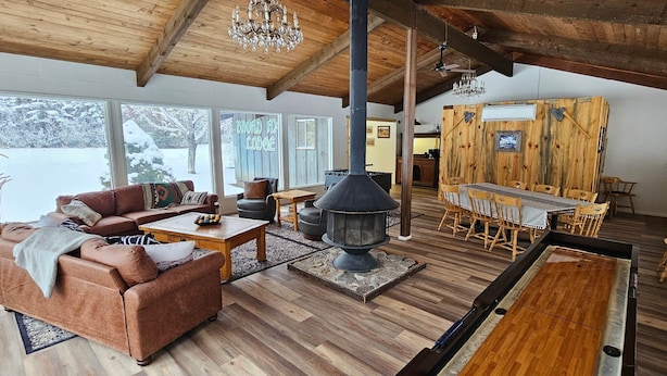 Interior - BroadAxe Lodge and 3 Cabins (Ravalli County)
