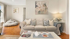 Living area - The Nook - central, cosy and well-equipped (Bowral)