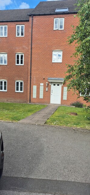 Exterior - Spacious Accommodation Near NEC & Birmingham Airport (Solihull)