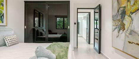 3 bedrooms, iron/ironing board, internet, bed sheets