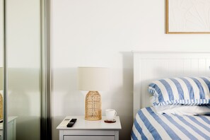Iron/ironing board, free WiFi, bed sheets - The Shoal at Shoal Bay (Shoal Bay)
