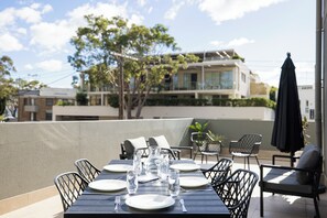 Outdoor dining - The Shoal at Shoal Bay (Shoal Bay)