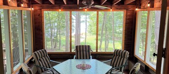 Cozy Rustic Lakefront Cottage on Upper Hamlin Lake, Ludington - Perfect Getaway
