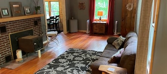 Cozy Rustic Lakefront Cottage on Upper Hamlin Lake, Ludington - Perfect Getaway