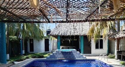 A Galápagos-style cottage for relaxation right on the beach