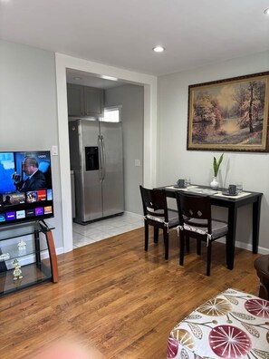 Dining - Independent Alhambra Unit with Courtyard (Alhambra)