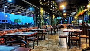 Bar (on property) - Sovrano Hotel Batam (Batam)