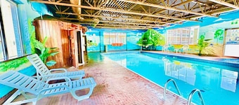 Double Queen Bachelor Suite w/ free breakfast on Niagara Gorge!