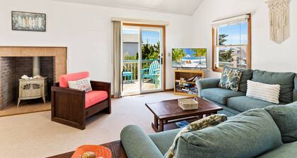 White Dune: Dogs Allowed, Basketball Goal, Easy Beach Access
