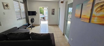 Above the Plaza 7·Downtown Rincon·AC Rooms for 6
