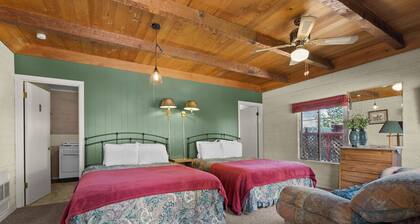 Family Sierra Cabin for 4 near Topaz Lake, Yosemite 2 Queens, Kitchen + Tub