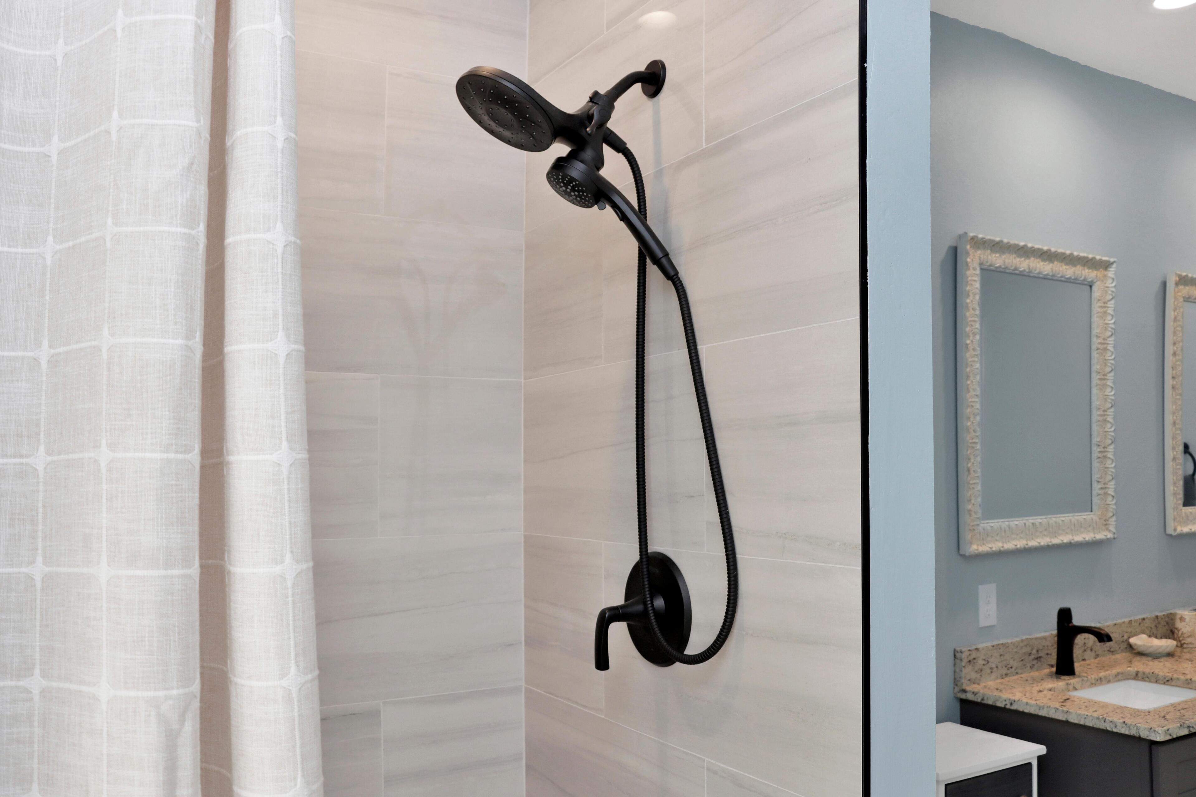 House, Multiple Beds (Pelican Point) | Bathroom