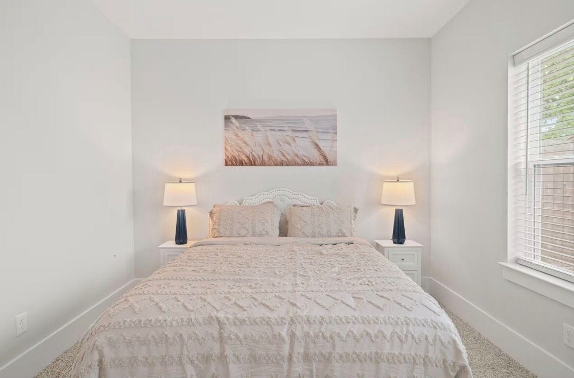 4 habitaciones, tabla de planchar con plancha, wifi y ropa de cama 
