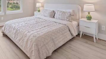 4 bedrooms, iron/ironing board, WiFi, bed sheets