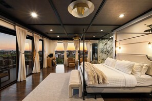 4 bedrooms, iron/ironing board, internet, bed sheets