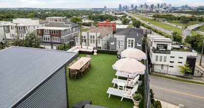 Skyline Views | Rooftop Hot Tub Bar | Villa Sophia