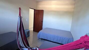 3 quartos, ferros/tábuas de passar roupa, Wi-Fi, roupa de cama