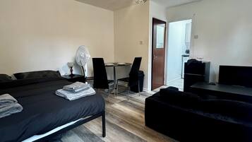 1 bedroom, iron/ironing board, free WiFi