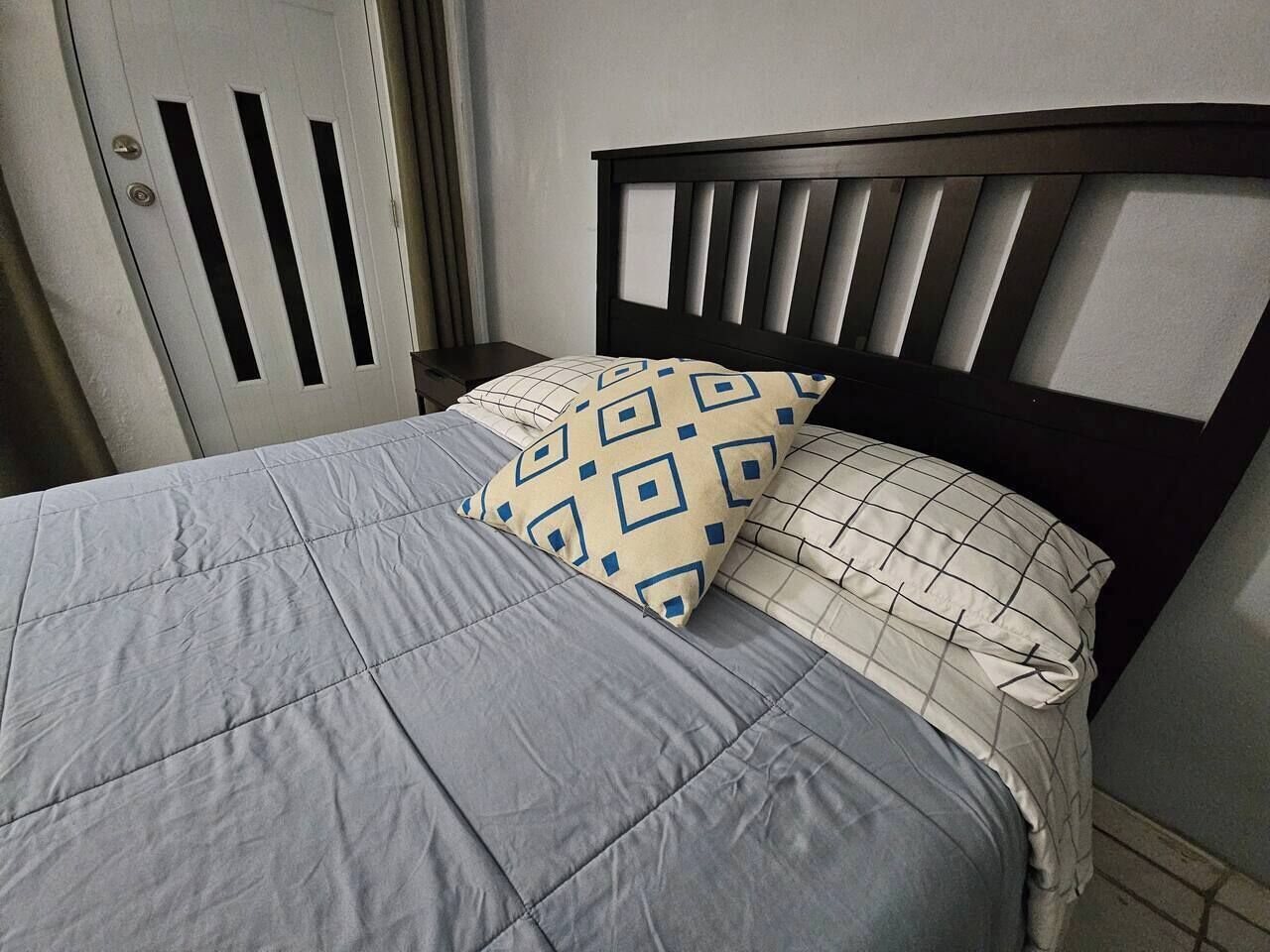 Escrivaninha, ferros/tábuas de passar roupa, Wi-Fi