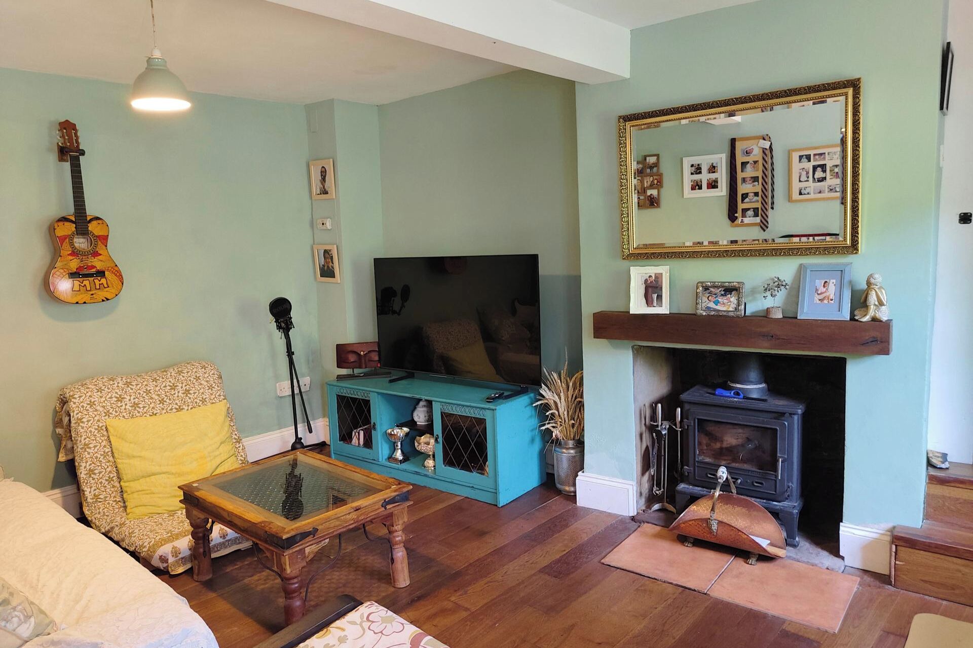 TV, fireplace